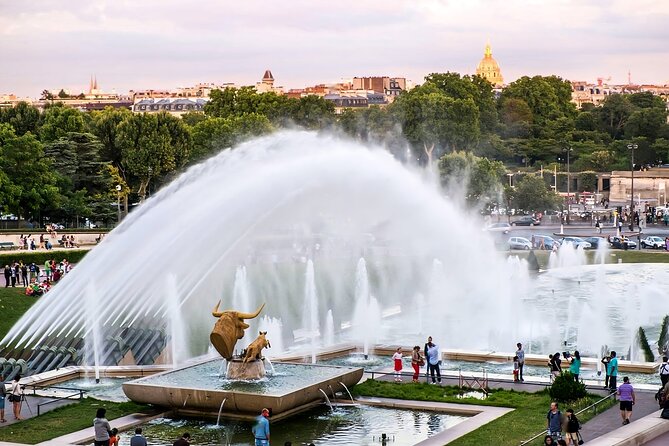 Private and Elegant Tour of the Essence of Parisian Delights - Uncover the Historic Charms of Montmartre