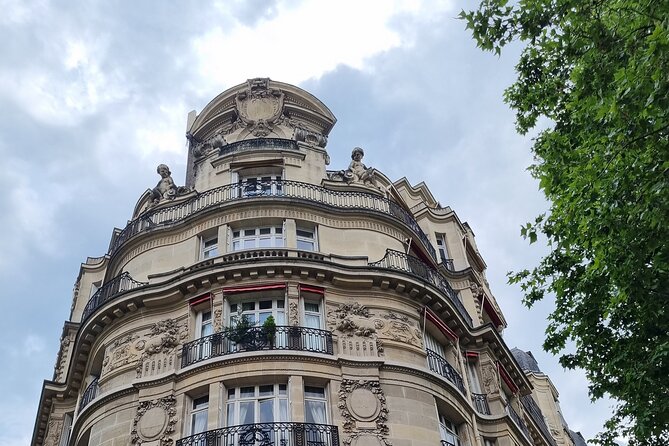 Private and Secret Tour of the 7th Arrondissement of Paris - Hidden Gems and Local Secrets