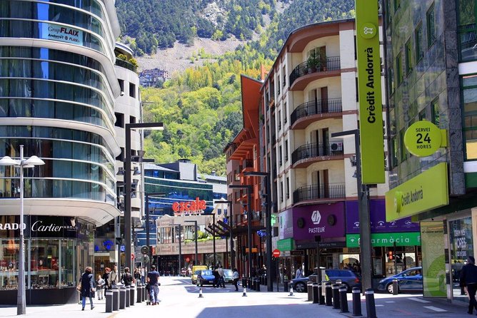 Private Andorra Tour : Sightseeing & Shopping Local Lunch - Duty-Free Shopping in Andorra