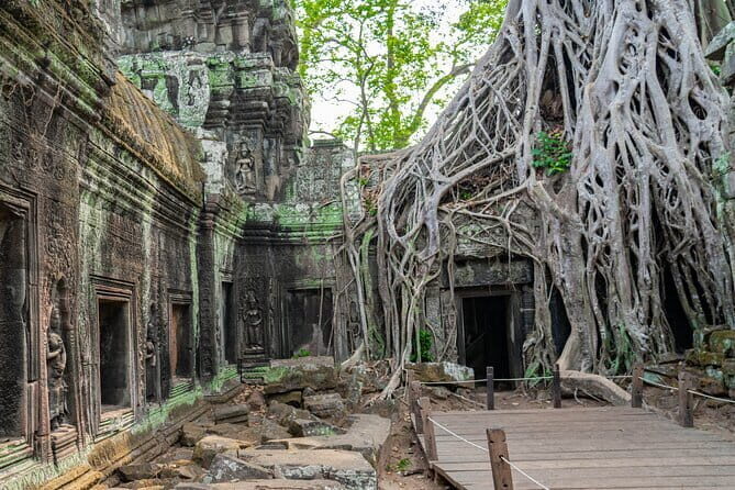 Private Angkor Wat Sunrise Guide Tour include Breakfast and Snack - The Early Morning Pickup and Journey Begins