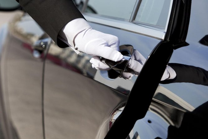 Private Arrival Transfer : Airport to Delhi Hotel - Booking and Availability