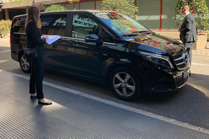 Private Arrival Transfer: Heathrow Airport LHR to Central London by Luxury Van - Friendly and Professional Drivers