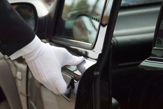 Private Arrival Transfer - YYZ Airport to Toronto Downton Hotel & Accommodations - Questions and Pricing