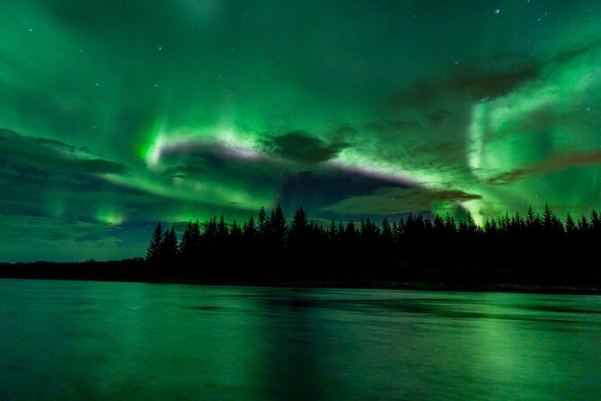 Private Aurora Hunt With Photos in Super Defender - Experience the Aurora Borealis Magic