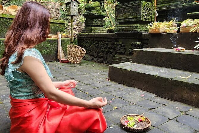 Private Balinese Purification in Holy Water at Temple with Local - Insight from Past Participants
