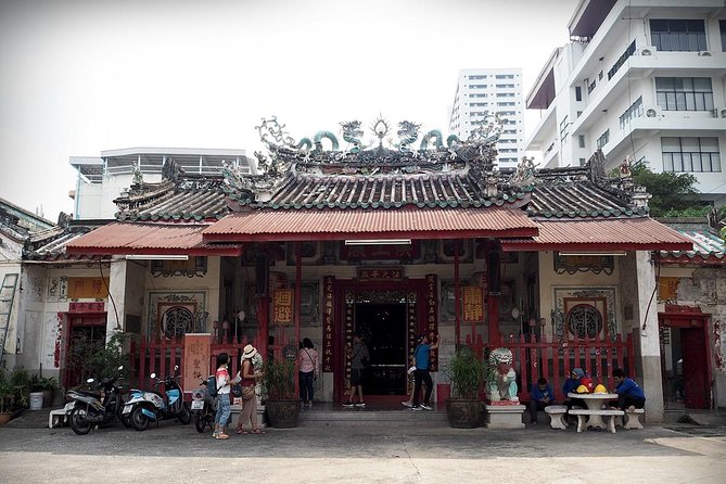 Private - BANGKOK BUS HOPPING Incl SNACKS - Sample Delicious Snack Foods