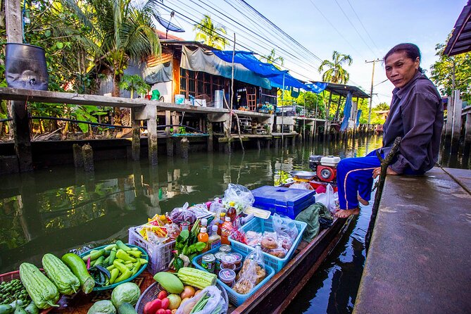 Private Bangkok Floating Market Tour - Market Experience