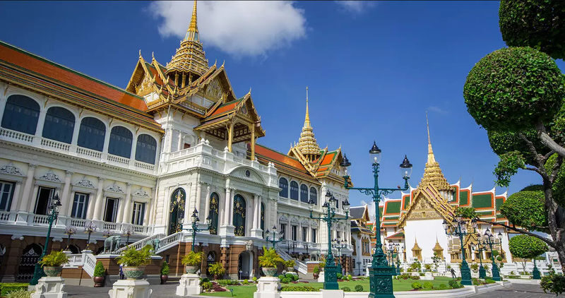 Private Bangkok Grand Palace,Temples,Sightseeing Boat Day Tour By AK - Crossing the river to Wat Arun