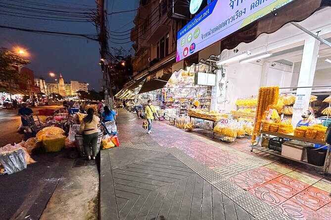 Private Bangkok Romantic Evening Tour by TukTuk - The Sum Up
