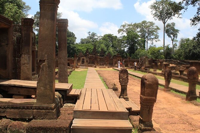 Private Banteay Srei and 4 Temples Guided Tour - Additional Information and Tips