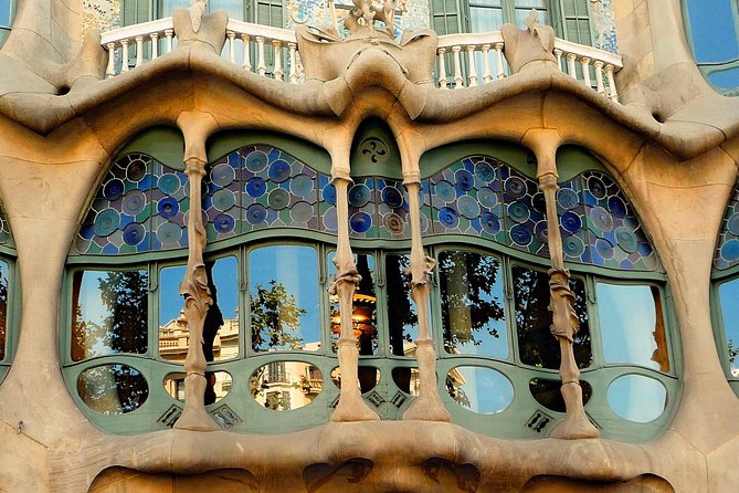 Private Barcelona and Park Güell Tour With Hotel Pick-Up - Professionalism and Punctuality