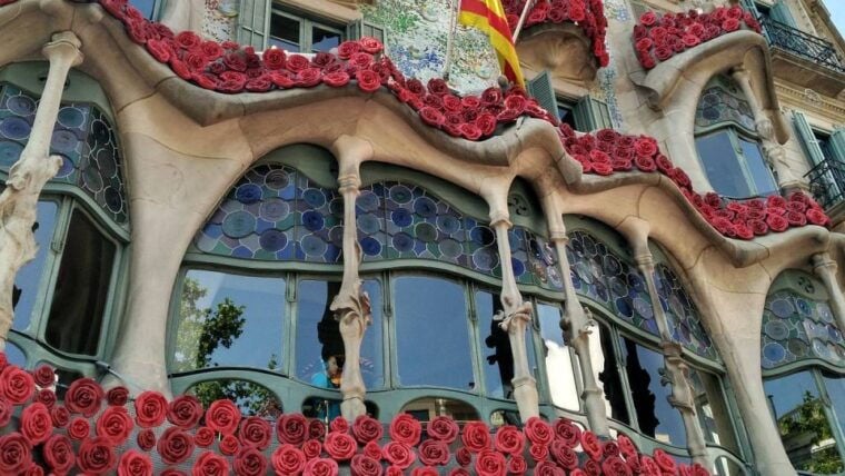 Private Barcelona Modernism and Gaudí Walking Tour - Passeig De Gràcia
