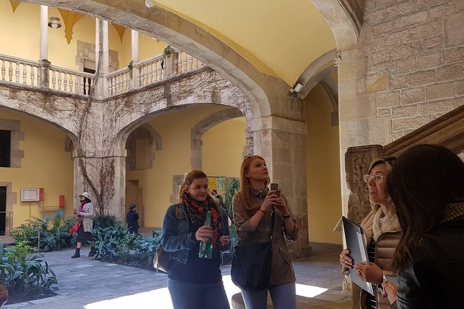 Private Barcelona Old Town and Gothic Quarter Walking Tour - Common Questions