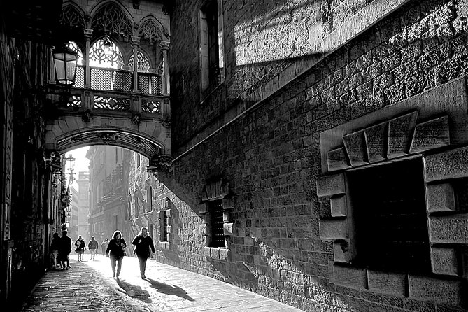 Private Barcelona Old Town Walking Tour: Gothic Quarter & Born - Meeting Point: Apple Passeig De Gràcia