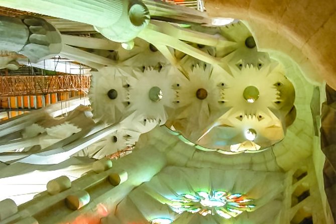 Private Barcelona'S Highlights Halfday Tour - Pick up Included - English-speaking Private Guide