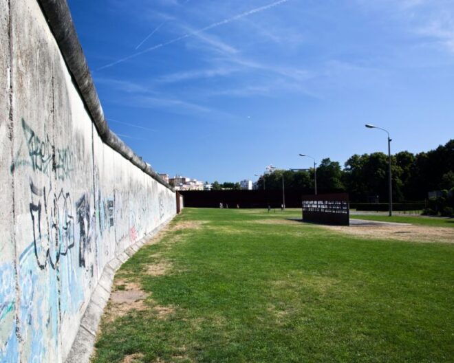 Private Behind the Berlin Wall and Cold War Berlin Tour - Additional Attractions