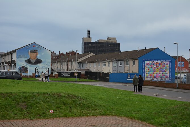 Private Belfast Black Taxi Tour - The Sum Up