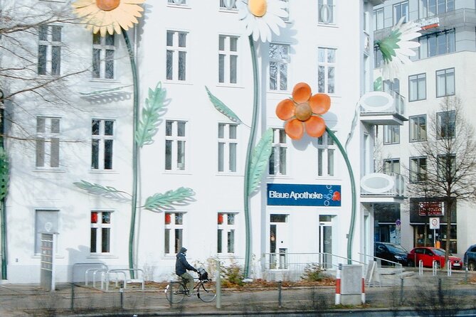 Private Berlin Bike Tour - East and West Berlin With Local Guide - Local Guides Expert Commentary