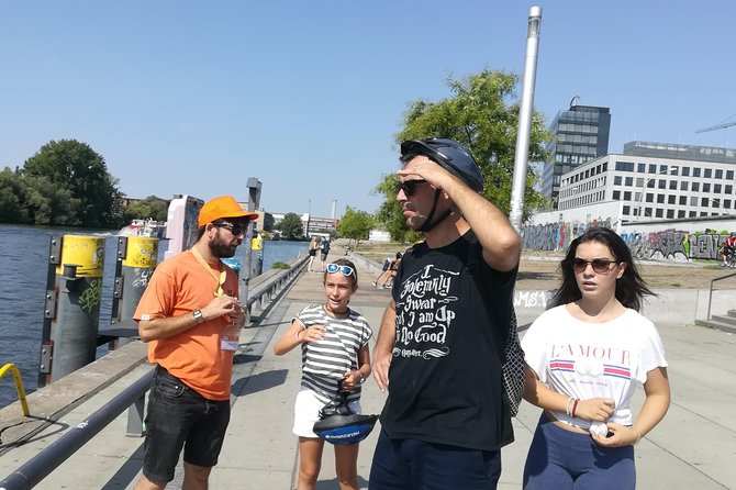Private Berlin Bike Tour in Spanish or English - Inclusions and Amenities