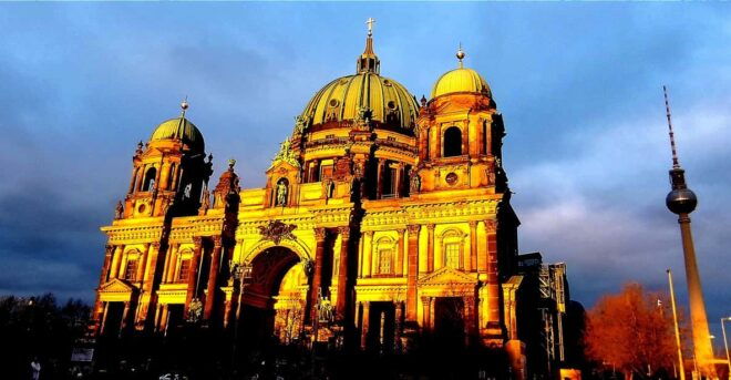 Private Berlin by Night Minivan With Highlights - Customizable Itinerary