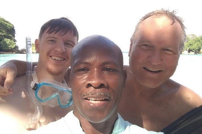 Private Blue Hole and Dunns River Day Trip from Kingston - FAQ