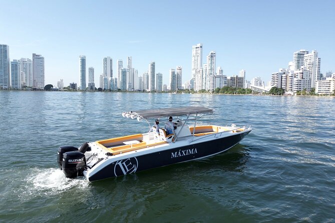 Private Boat Rental for 8 Hours in Maxima With Captain - Boat Features