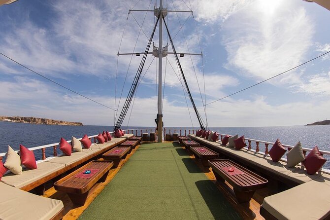 Private Boat Rental in Sharm EL Sheikh Aboard Barbarosa - Amenities and Services Offered