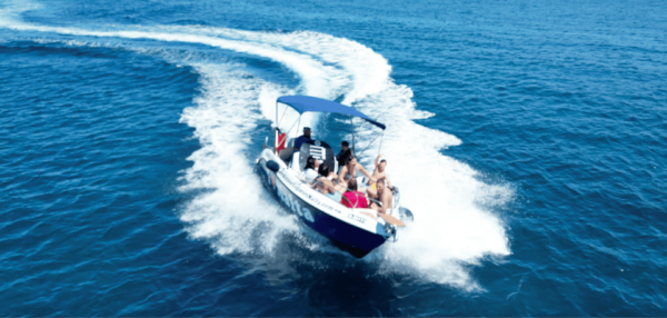 Private Boat Tour: Discover Cominos Blue and Crystal Lagoon - Excellent Guide Experience