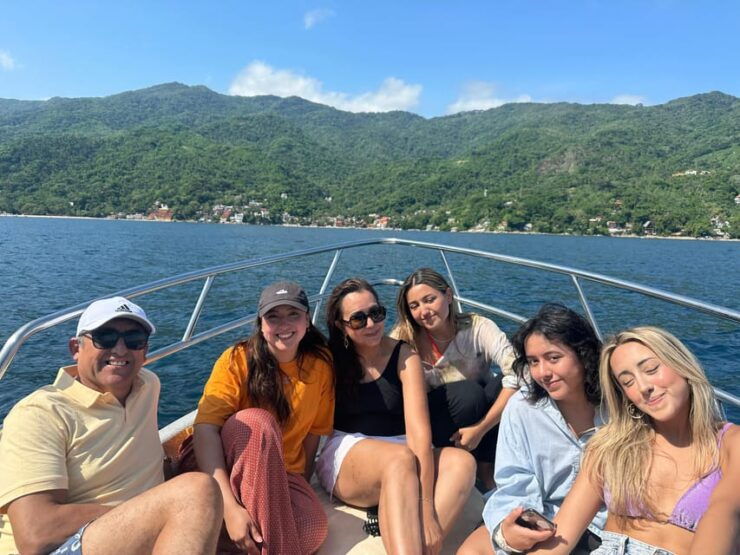 PRIVATE BOAT TOUR FULL DAY FOR 9 PEOPLE TO YELAPA & SNORKEL - Itinerary Highlights
