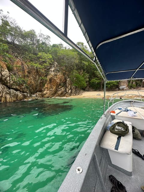 PRIVATE BOAT TOUR FULL DAY FOR 9 PEOPLE TO YELAPA & SNORKEL - Languages Offered