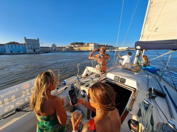 Private Boat Tour in Lisbon: With Welcome Drink and Music. - Customizable Tour Options