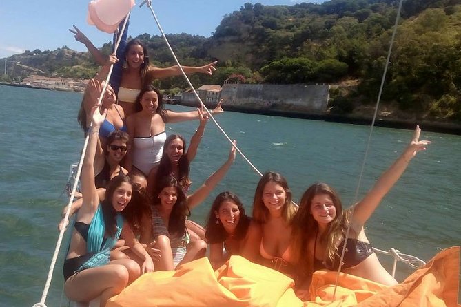 PRIVATE BOAT TOUR Lisbon - Private Boat Tour Highlights