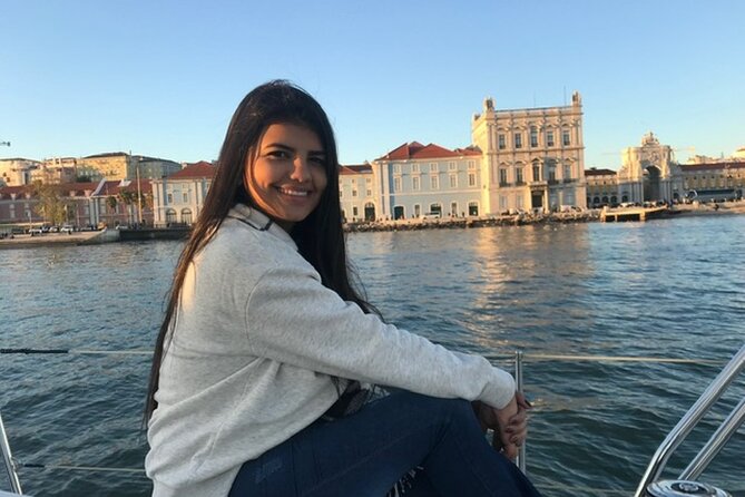 PRIVATE BOAT TOUR Lisbon - Savor Portuguese Wine on Board