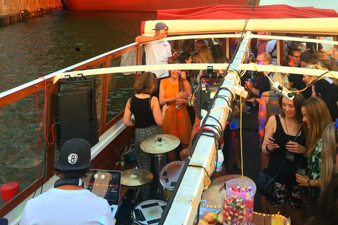PRIVATE BOAT TOUR Through the Port of Hamburg - Common Questions