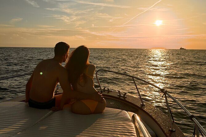 Private boat tour to Capri and Blue Grotto on Gozzo 32 ft - Full Day on the Island and Return Journey