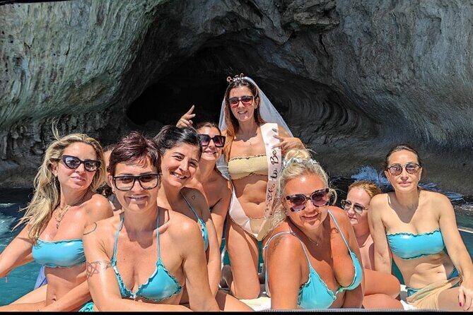 Private Boat Tour to Capri's Hidden Gems with Local Skipper - The Stunning Cala del Rio and Heart Cave
