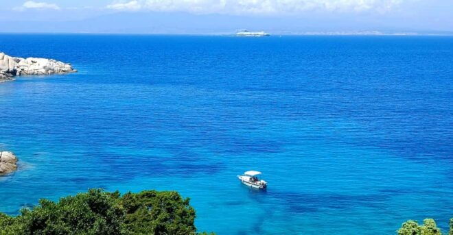 Private Boat Tour to the Strait of Bonifacio With Aperitif - Included Amenities