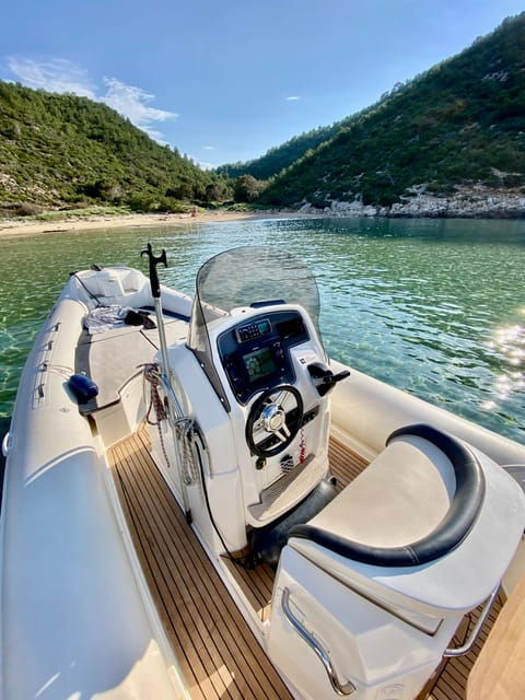Private Boat Transfer From Split Airport to Island Vis - Features