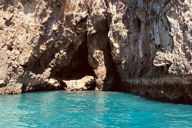 Private Boat Trip to the Secret Beaches of Arrábida and Caves - Activity Details