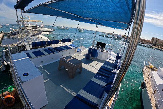 Private Boat Trip up to 8 Pax With Lunch & Transfer From Hurghada - The Sum Up