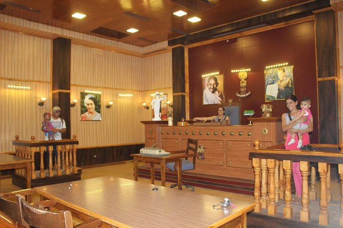 Private Bollywood With Slum Tour Inclusive of Guide and Transport - Tour Highlights