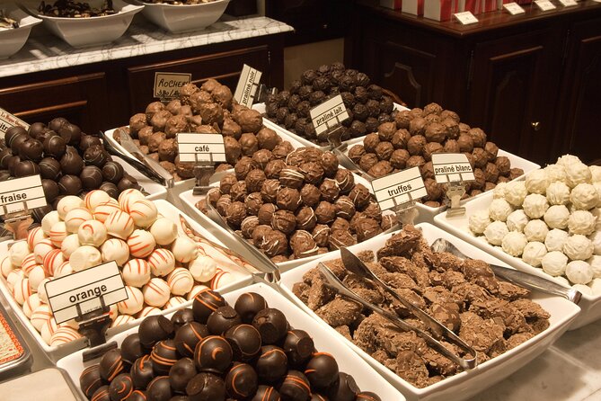 Private Bruges' Iconic Sites and Chocolate Tasting Tour - Iconic Sites in Bruges