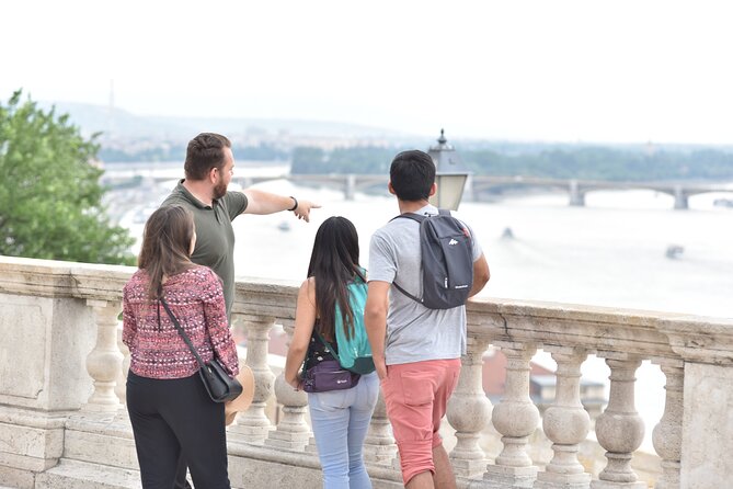 Private Buda Castle Walking Tour With Cake and Matthias Church - Experience Highlights