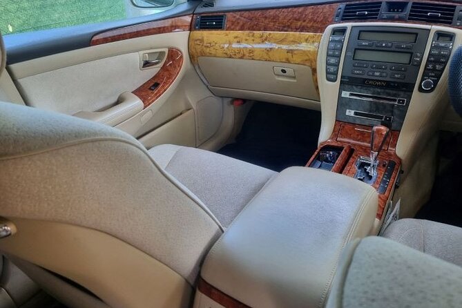Private Camry/Mini Van Transfer: Denarau Hotels to Nadi Airport - Overview