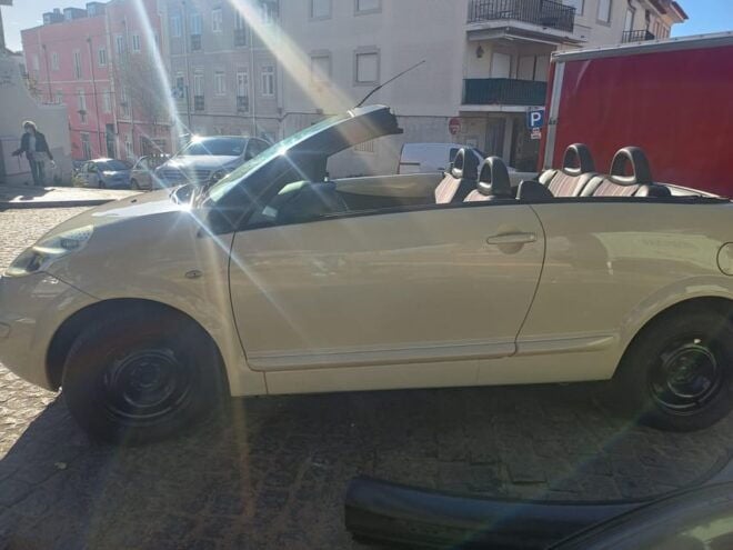 Private Capriolet City Tour Through Lisbon for 4 Hours - Inclusions