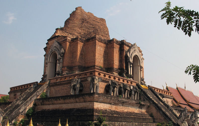 Private Car Charter Chiang Mai Doi Suthep Temple, Wat Chedi Luang, and Craft Village Day Tour - Wat Chedi Luang and the city’s largest pagoda