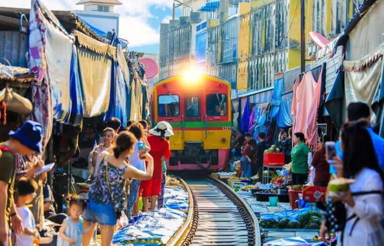 Private Car Floating Market: Damnoen Saduak + Amphawa + More - Highlights and Experiences