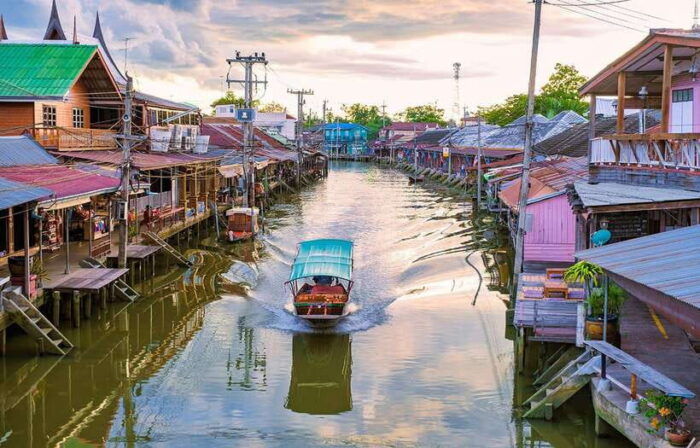 Private Car Floating Market: Damnoen Saduak + Amphawa + More - Tour Features and Comfort