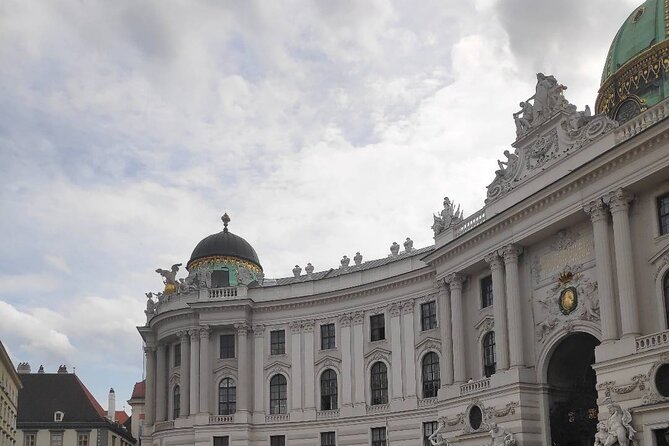Private Car or Minivan Transfer From Budapest to Vienna or Back. - Common Questions