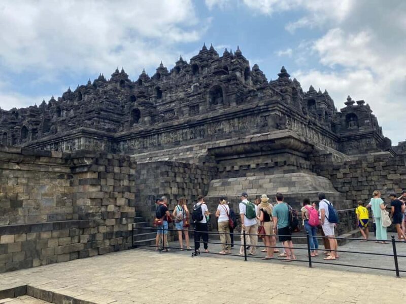 Private car Sunrise Setumbu Hill Borobudur & Prambanan - Borobudur: The Heart of the Tour